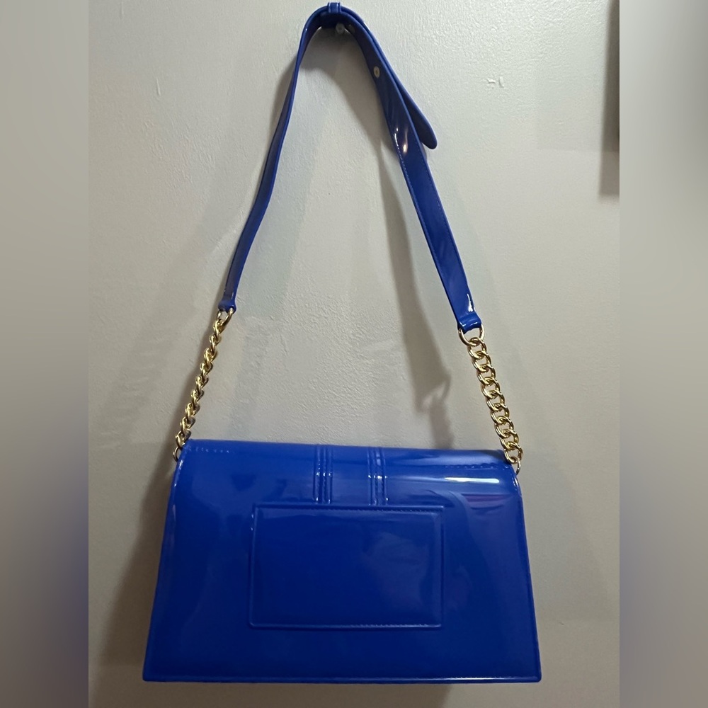 NWT Elegant Blue Patent PVC Women's Shoulder Bag with gold chain. - Picture 6 of 7
